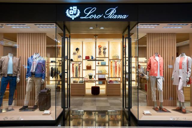 Which Affordable Luxury Retailer Is A Better Bet: Ralph Lauren Or Tapestry?