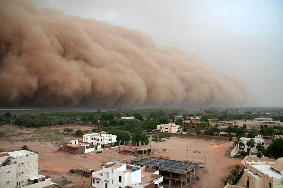 A haboob approaching a town