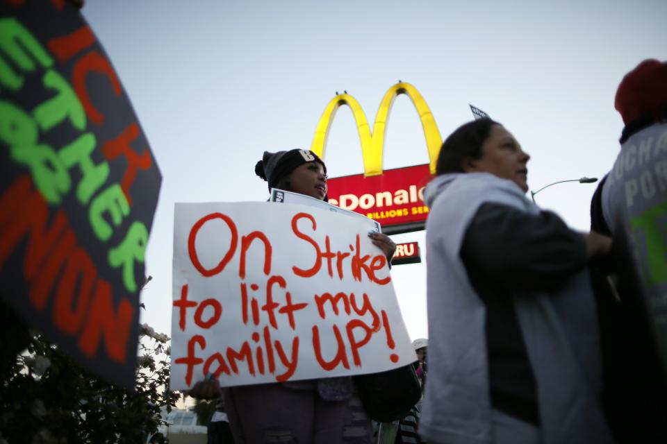 McDonald's worker Keyana McDowell, 20, (L) strikes outside McDonald's in Los Angeles, California, December 5, 2013. Organizers say fast food workers will strike in 100 U.S. cities, and there will be protests in 100 more, to fight for $15 an hour wages and the right to form a union. (REUTERS/Lucy Nicholson)