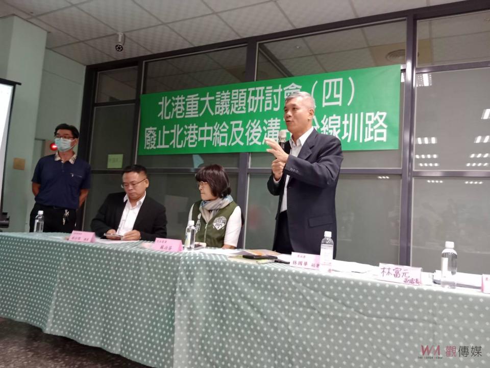 蔡岳儒議員表示，說明會可能還無法給民眾非常充分的訊息，拜託與會民眾將訊息帶回去跟朋友和街鄰分享，農水署是相當積極的面對廢止農水路的問題。林國華副署長強調農田灌排水路與地方發展的整合，將會是未來農水署要務，會積極與地方適當的權責管理單位溝通協調。林國華副署長強調廢止農水路，也要維持農田灌溉水質，和都市及社區排水功能；保障農作物生產品質，減少社區淹水及確保排水的順暢，甚至也要考慮強降雨的排水功能，必要時則要加寬、加深溝渠斷面，增加通水量和速度。