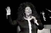 <p>Aretha Franklin wears a black and white Chanel-style cardigan with voluminous halo-shaped curls while performing at a JVC Jazz Festival concert at Carnegie Hall in New York. (Photo by Jack Vartoogian/Getty Images) </p>