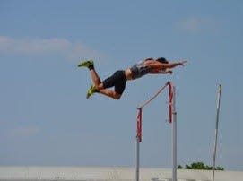 SJCC's Sam Paeth clears 13-6 at state.