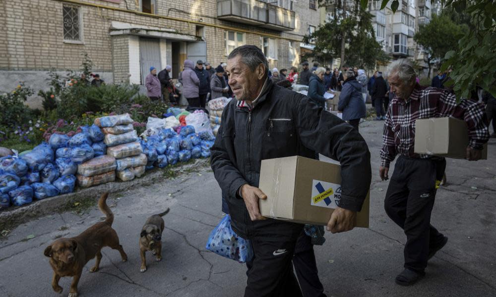 <span>Photograph: Evgeniy Maloletka/AP</span>