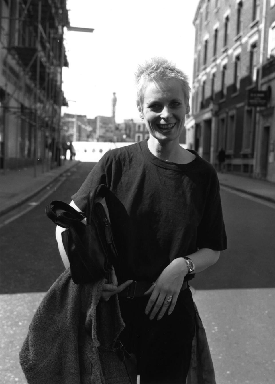 Vivienne Westwood outside Bow Street Magistrate’s Court in 1977 (Getty Images)
