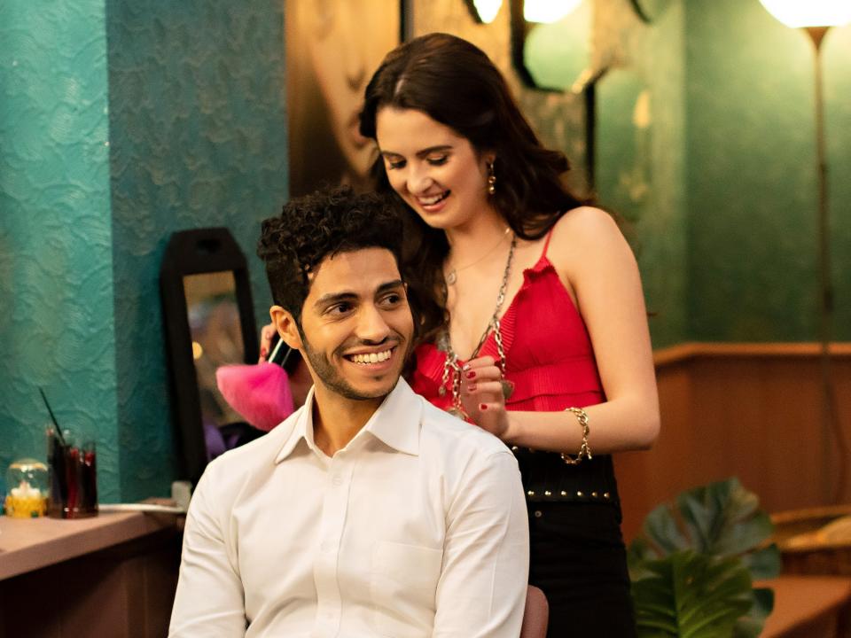 izzy cutting prince thomas' hair in the royal treatment on netflix