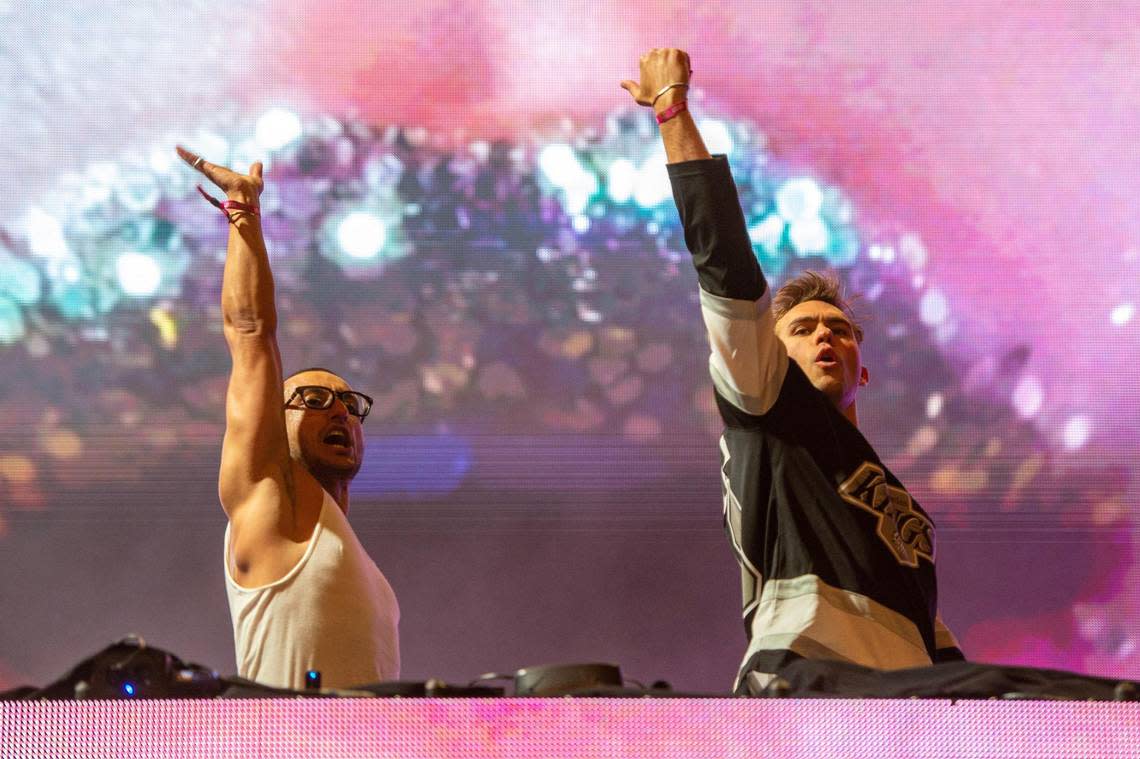 DJ duo Loud Luxury performs at Kelce Jam at the Azura Amphitheatre on Friday. Emily Curiel/ecuriel@kcstar.com