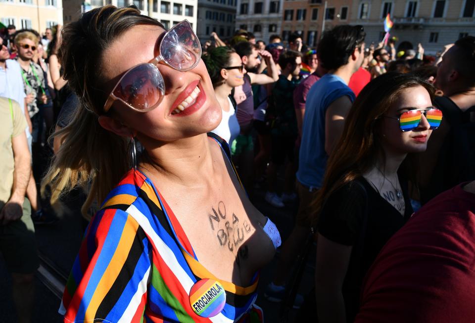 <p>Revellers pose in front of the Coliseum during the Gay Pride Parade in Rome on June 9, 2018. (Photo: Vincenzo Pinto/AFP/Getty Images) </p>