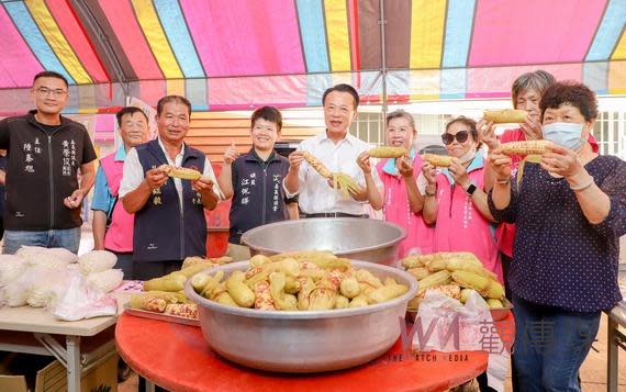 縣府指出，除了空間轉型，南靖農民耕種無毒有機作物，增加農產價值，配合社區重要節慶、活動舉辦農村市集，小農直接面對消費者，更加了解消費者需求。