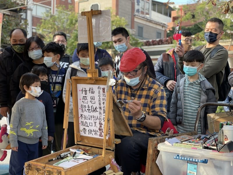 新北挺街頭藝人，除了媒合街頭藝人展演機會及補助費用2,000元，也於日前辦理線上課程工作坊。（圖／新北市府提供）