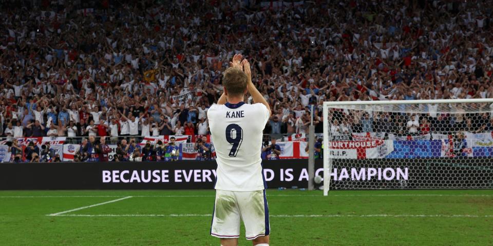 England-Kapitän Harry Kane bedankt sich bei den Fans<span class="copyright">The FA via Getty Images</span>