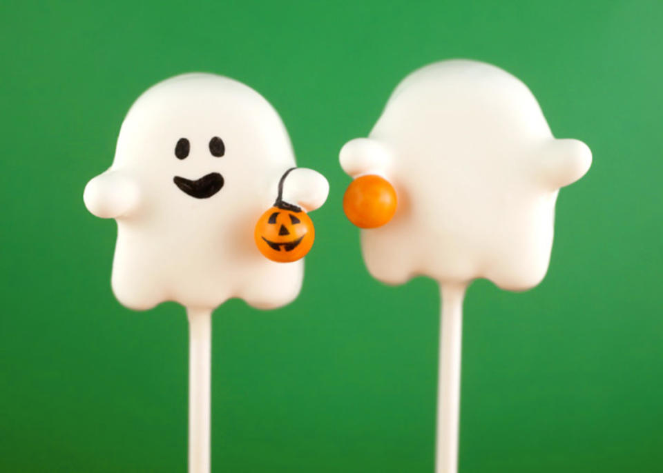 <p>Cute ghost-shaped cake pops. What more could you want?</p><p><strong>Get the recipe:</strong> <a href="https://www.bakerella.com/boo/" rel="nofollow noopener" target="_blank" data-ylk="slk:Ghost Cake Pops;elm:context_link;itc:0;sec:content-canvas" class="link ">Ghost Cake Pops</a></p>