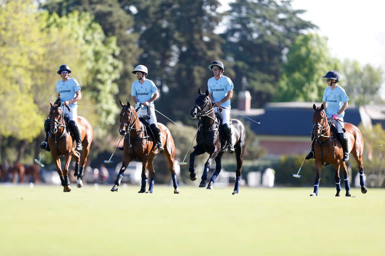 Panelo, Diego Cavanagh, Alejo Taranco y Rufino Bensadón, los protagonistas felices del primer sacudón de la temporada alta de polo; Cría La Dolfina pasó a una semifinal de Tortugas, que sostendrá con Ellerstina.