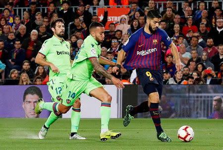 Soccer Football - La Liga Santander - FC Barcelona v Levante - Camp Nou, Barcelona, Spain - April 27, 2019 Barcelona's Luis Suarez in action with Levante's Ruben Vezo REUTERS/Albert Gea