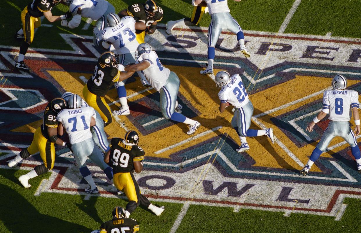 Football: Super Bowl XXX: Aerial view of Dallas Cowboys Emmitt Smith (22) in action, rushing vs Pittsburgh Steelers at Sun Devil Stadium.
Tempe, AZ 1/28/1996
CREDIT: Robert Beck (Photo by Robert Beck /Sports Illustrated via Getty Images)
(Set Number: X50012 )