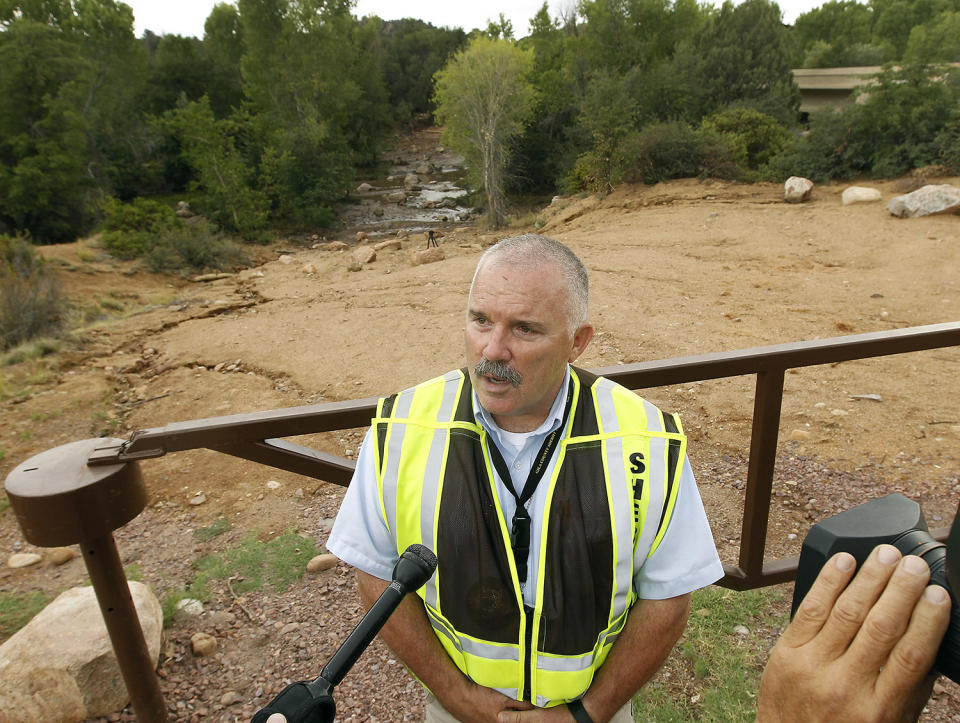 <p>Gila County Sheriff’s Office Sgt. David Hornung briefs members of the media during a search and rescue operation for victims of a flash flood along the banks of the East Verde River, Sunday, July 16, 2017, in Payson, Ariz. </p>