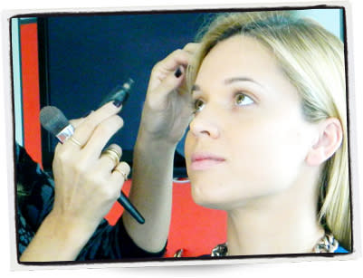 Disimula imperfecciones e ilumina con un lápiz corrector – Foto: Cortesía Mary Kay