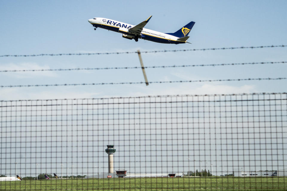 El vuelo de Ryanair entre Cracovia y Dublín del lunes por la tarde fue desviado tras aparecer una amenaza de bomba en el baño. (Foto: Getty Images)