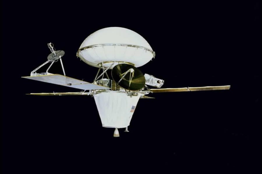 Viking I, first successful Mars landing – 1975