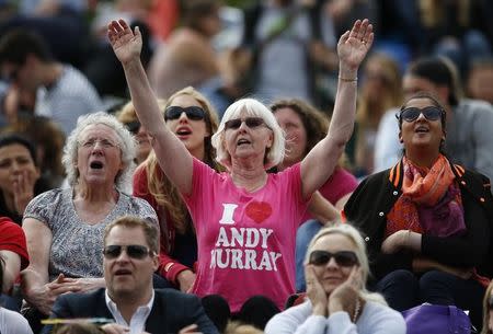 Britain Tennis - Wimbledon - All England Lawn Tennis & Croquet Club, Wimbledon, England - 30/6/16 Fans watching Great Britain's Andy Murray's match against Chinese Taipei's Yen-Hsun Lu from Murray mound REUTERS/Paul Childs