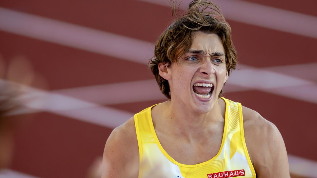 Mondo Duplantis sets new pole vault world record for the eighth time