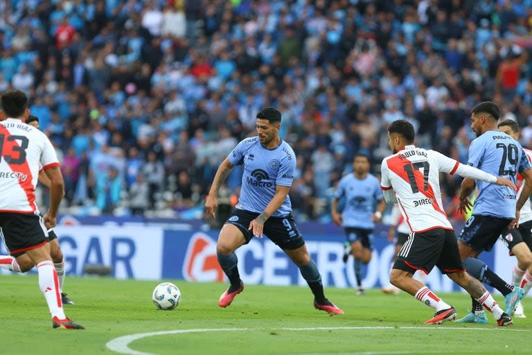 Escena del partido que disputan River Plate y Belgrano de Córdoba