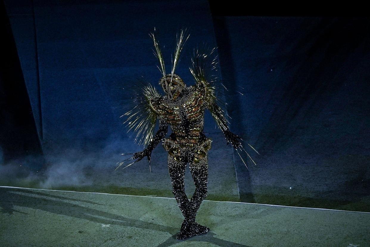 The Golden Voyager descends into the Stadium as a light show takes place during the Closing Ceremony of the Olympic Games Paris 2024 at Stade de France on August 11, 2024 in Paris, France. AFP7 11/08/2024 (Europa Press via AP)