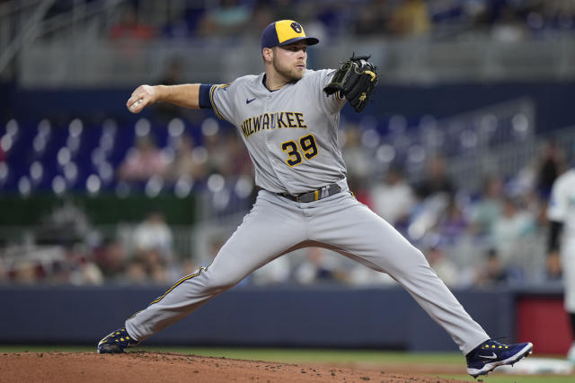 Rowdy Tellez pitches in ninth, clinches Brewers' postseason berth