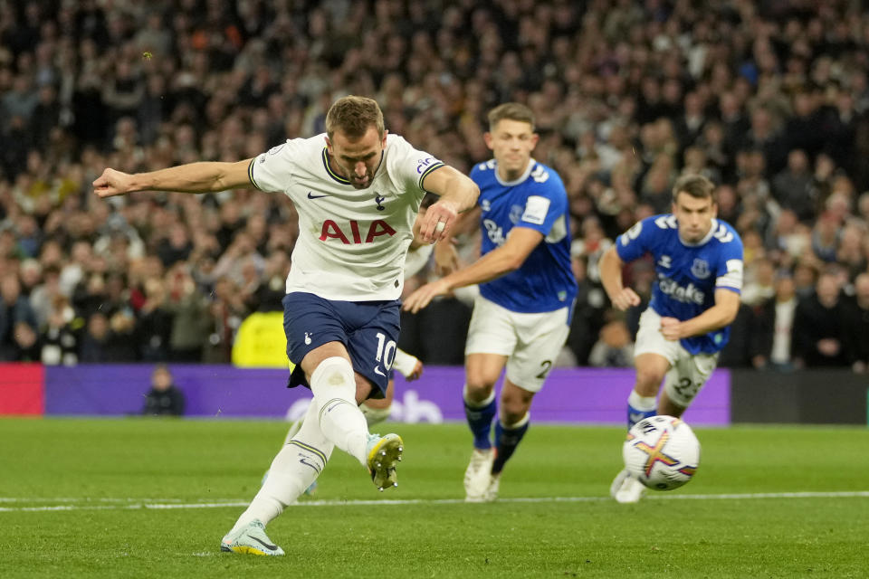 Tottenham's Harry Kane scores the opening goal from the penalty spot during the English Premier League soccer match between Tottenham Hotspur and Everton at the Tottenham Hotspur Stadium in London, England, Saturday, Oct. 15, 2022. (AP Photo/Kin Cheung)