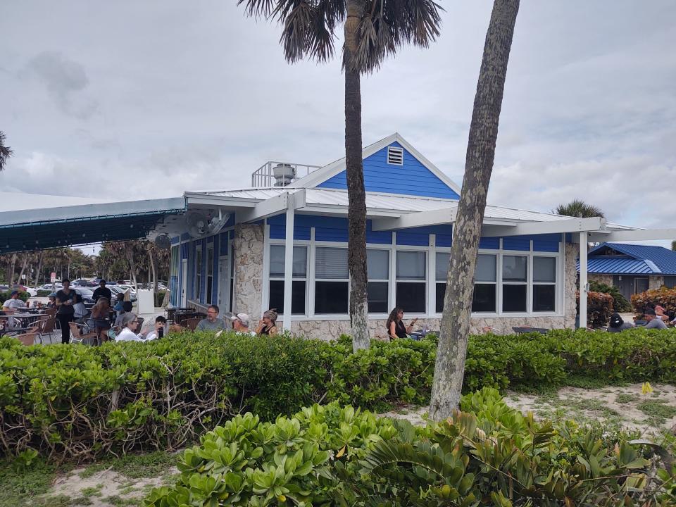 The Seaside Grill in Vero Beach was out of commission for a while during a change of ownership and a lengthy upgrade to the facilities. Now it's an ideal spot for a yummy breakfast, lunch or dinner on the oceanfront boardwalk in Jaycee Park.