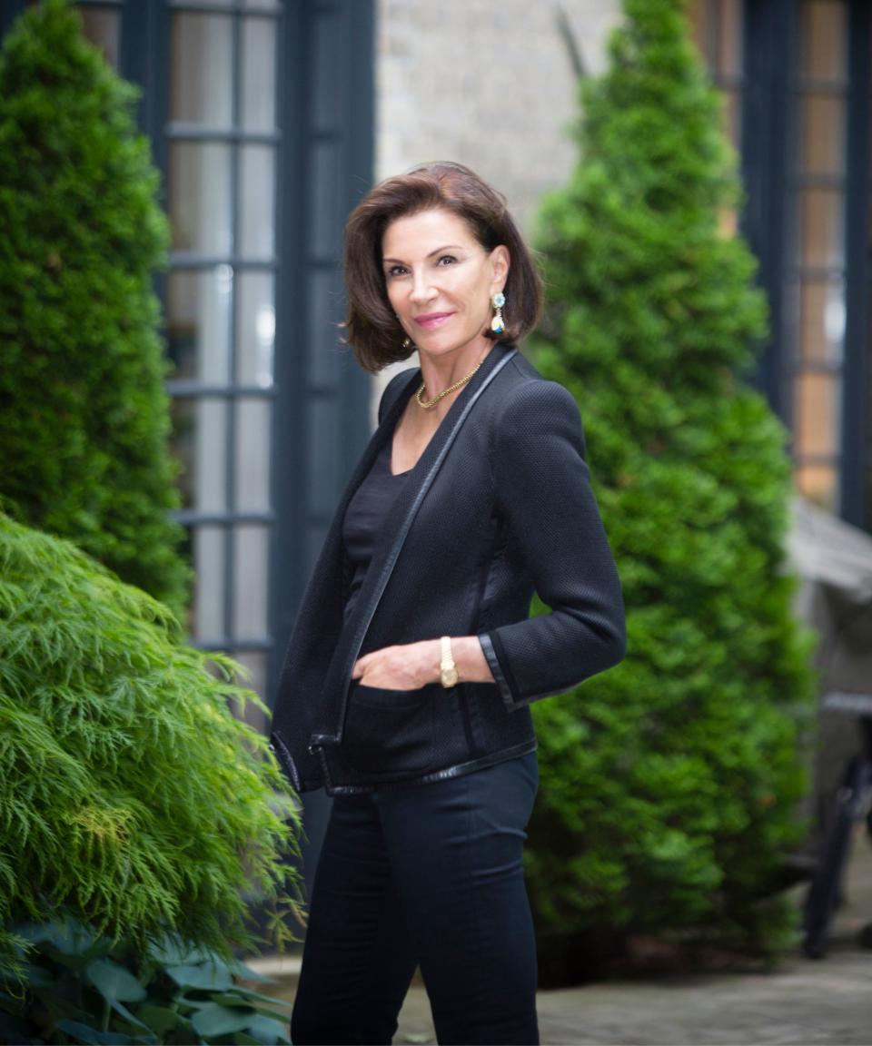 Hilary Farr