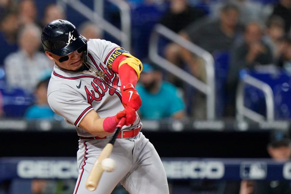 BRAVOS-MARLINS (AP)