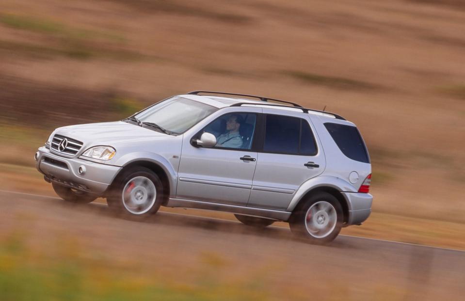 <p>Despite its suspension upgrades and summer tires, the ML55 could only manage 0.74 g of grip on the skidpad. </p>