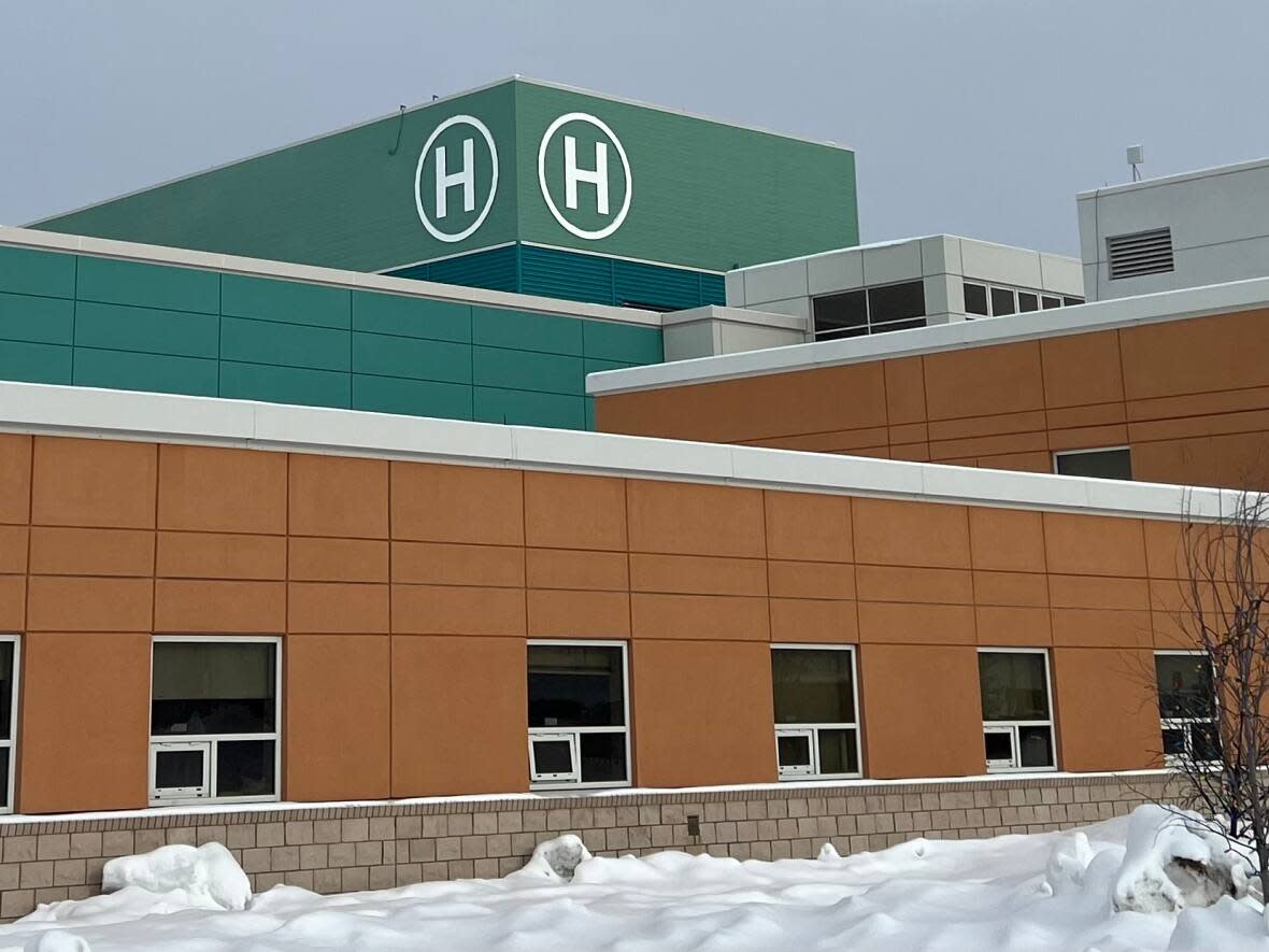 The Whitehorse General Hospital. Yukon has now seen 30 people die with COVID-19.  (Paul Tukker/CBC - image credit)