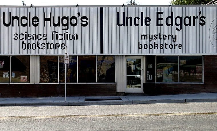美國最老的科幻書店「雨果大叔」以及姊妹店、專賣推理小說的「愛倫坡大叔」，因為暴動波及付之一炬。（Photo from網路截圖）