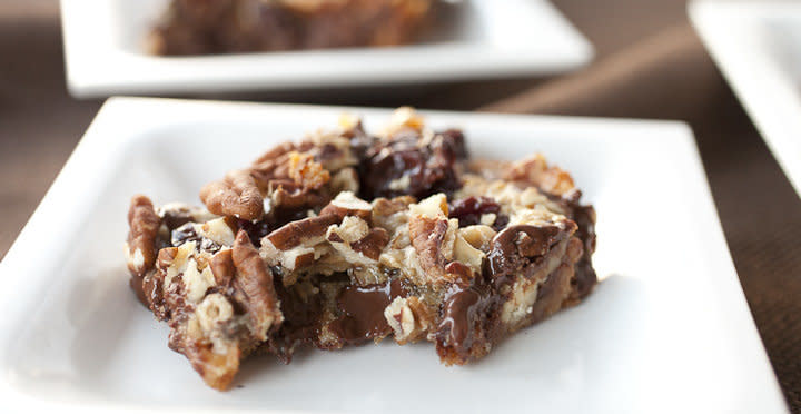 <strong>Get the <a href="http://www.macheesmo.com/2012/12/magic-cherry-bars/" target="_blank">Magic Cherry Bars</a> recipe from Macheesmo</strong>