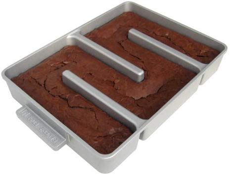 Baker's Edge Nonstick Edge Brownie Pan. (Photo: Amazon)