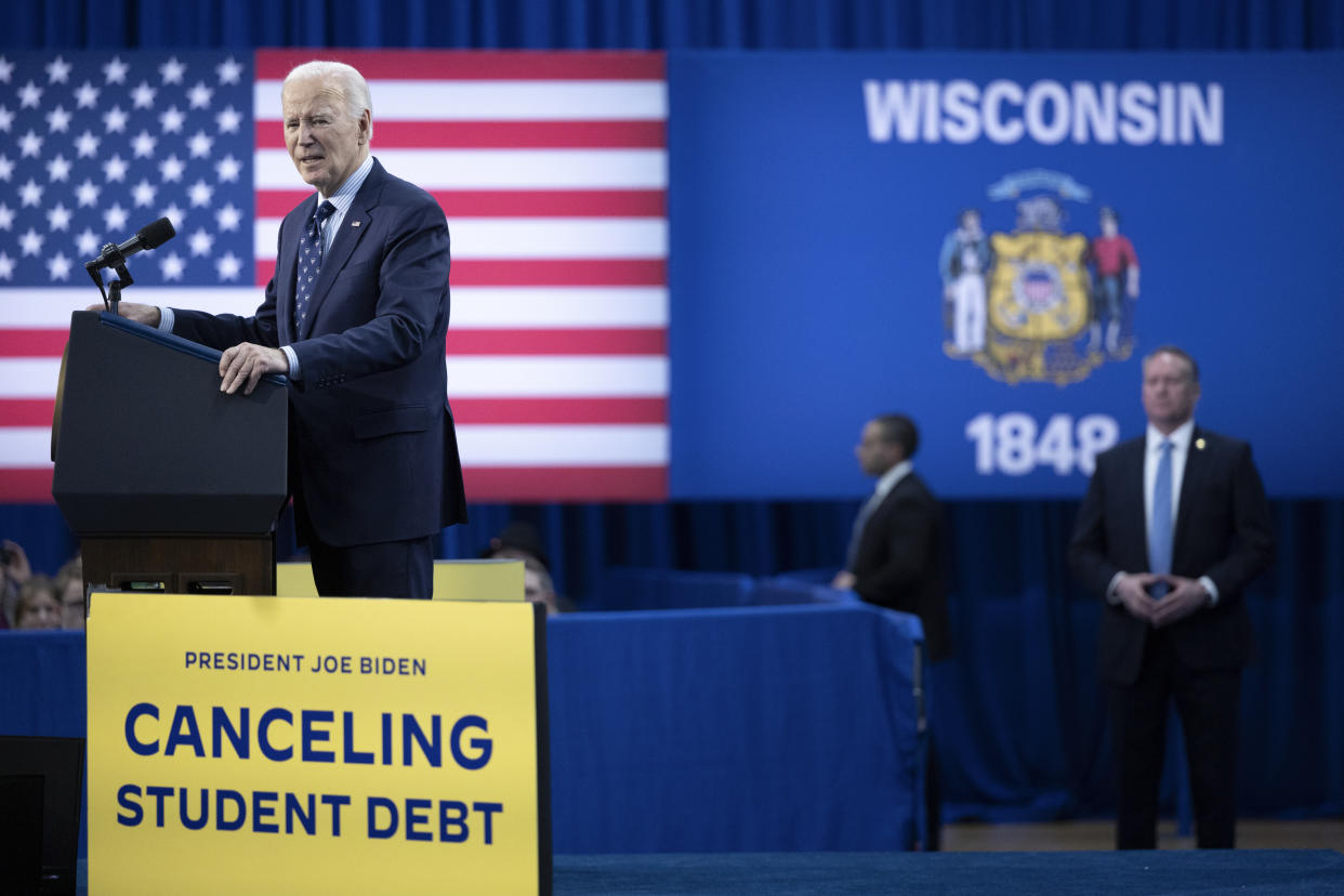 El presidente Joe Biden habla sobre los préstamos estudiantiles en Madison, Wisconsin, el lunes 8 de abril de 2024. (Tom Brenner/The New York Times)