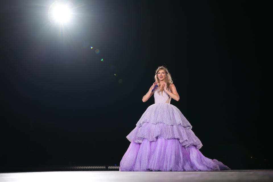 Taylor Swift performs in Mexico City (Hector Vivas/TAS23 / Getty Images)