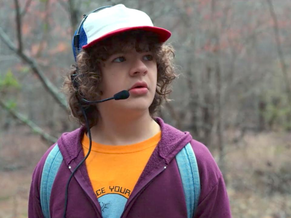 Dustin train tracks Stranger Things 2 