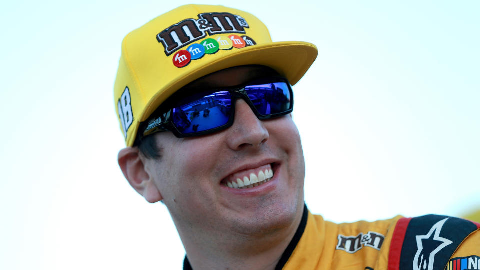 2018 Can-Am 500: Kyle Busch wins Stage 2 in Phoenix. (Yahoo Magazines PYC)