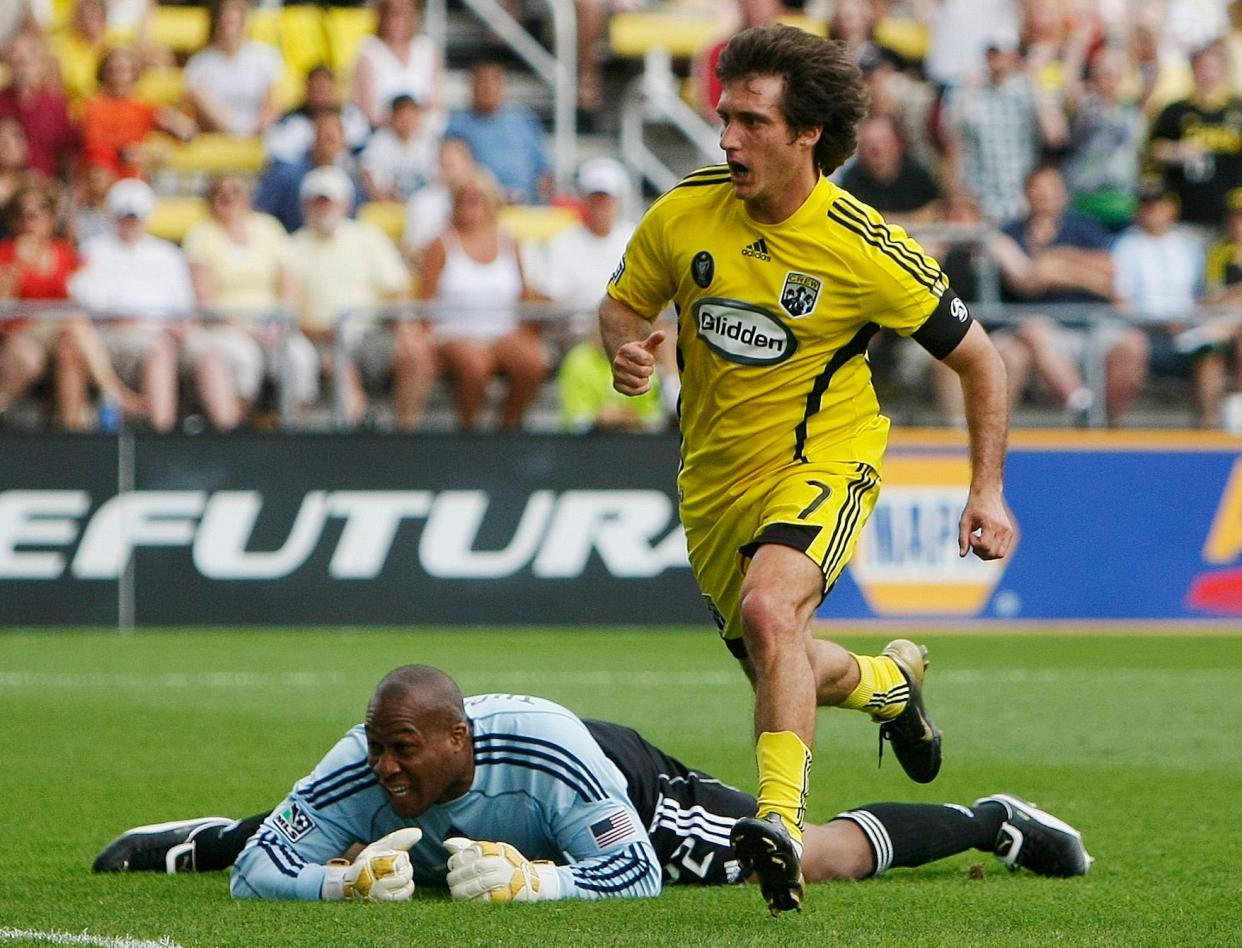 (NCL_CREW15_LAURON 14JUNE09) Guillermo Barros Schelotto (7) reacts after she scores against Chivas USA's goaltender Zach Thornton (22) in the second half of their game at the Crew Stadium, June 14, 2009. The Crew won 2-1. (Dispatch photo by Neal C. Lauron)