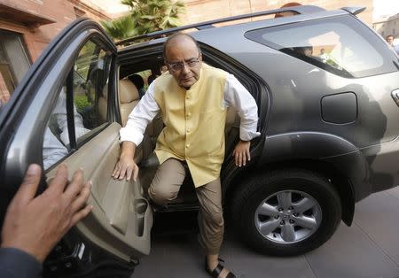 Indian Finance Minister Arun Jaitley arrives at his office to make the final touches to the federal budget 2015/16 in New Delhi February 27, 2015. REUTERS/Adnan Abidi