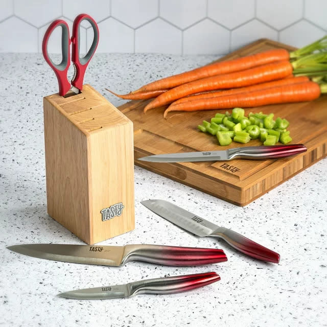 The knife and block set