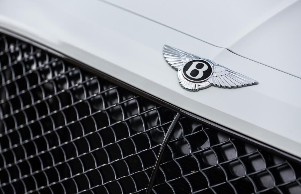 View Photos of the 2019 Bentley Bentayga V8