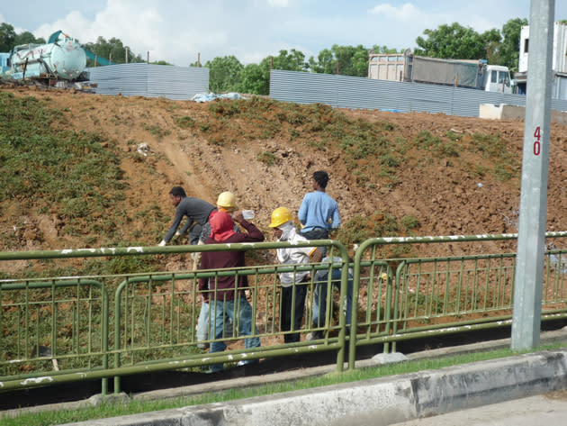 Foreign workers threatened with repatriation is a common sight in Singapore. Where is the protection for these workers? (Yahoo! file photo)