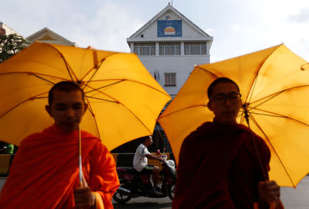 Buddhist monks stand in front of the Cambodia National Rescue Party (CNRP) headquarters in Phnom Penh, Cambodia, November 17, 2017. REUTERS/Samrang Pring