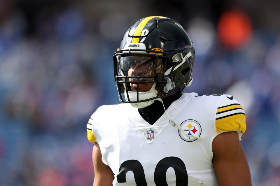 ORCHARD PARK, NEW YORK - OCTOBER 09: Minkah Fitzpatrick #39 of the Pittsburgh Steelers warms up prior to a game against the Buffalo Bills at Highmark Stadium on October 09, 2022 in Orchard Park, New York. (Photo by Bryan Bennett/Getty Images)