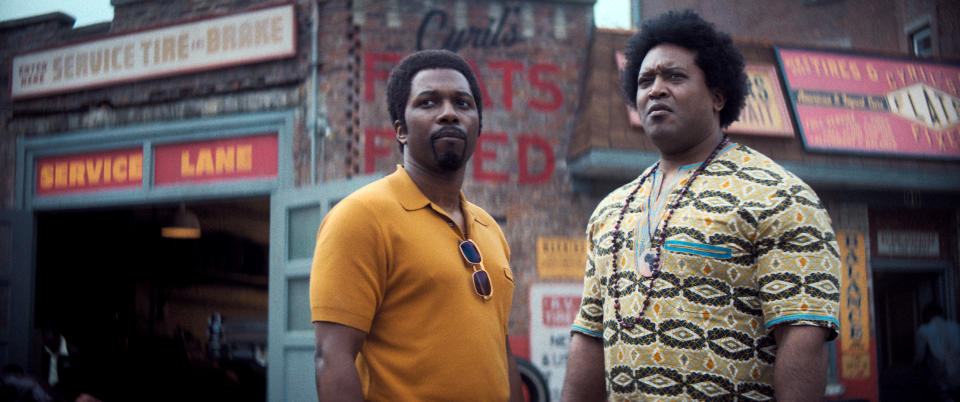 En esta imagen proporcionada por Warner Bros. Pictures Lesie Odom, Jr., izquierda, y Germar Terrell Gardner en "The Many Saints of Newark". (Warner Bros. Pictures via AP)