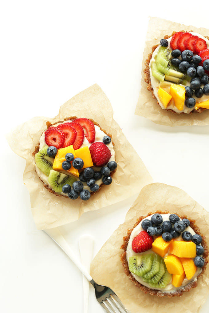 <strong>Get the <a href="http://minimalistbaker.com/no-bake-lemon-cookie-fruit-tarts/" target="_blank">No-Bake Lemon Cookie Tarts recipe</a>&nbsp;from Minimalist Baker</strong>