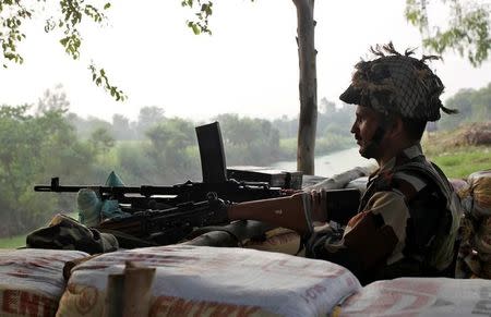 An Indian army soldier keeps guard from a bunker near the border with Pakistan in Abdullian, southwest of Jammu, September 30, 2016. REUTERS/Mukesh Gupta/File Photo